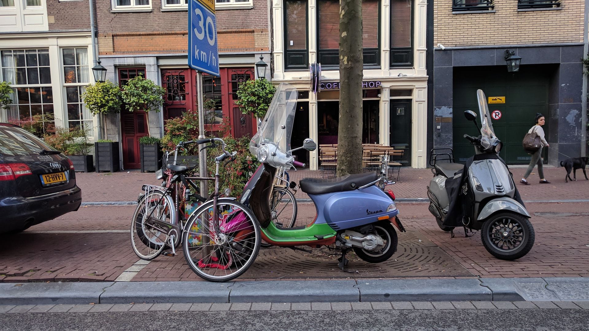 荷兰人们喜爱的Moped--Vespa