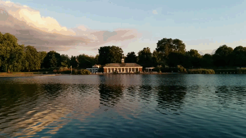 Serpentine湖