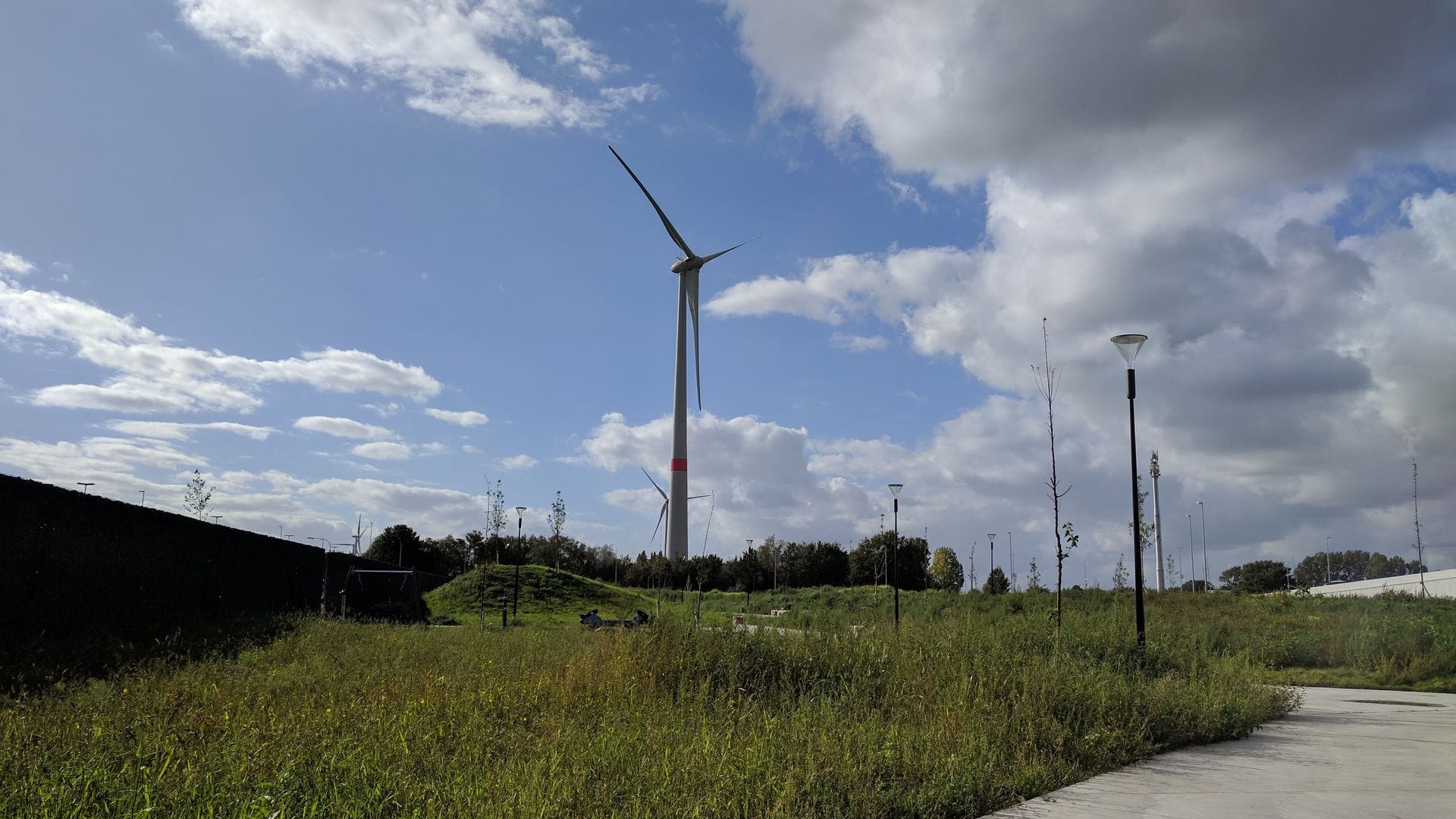 荷兰貌似有很多发电风车